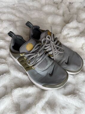 Women’s Grey Nike Air Presto